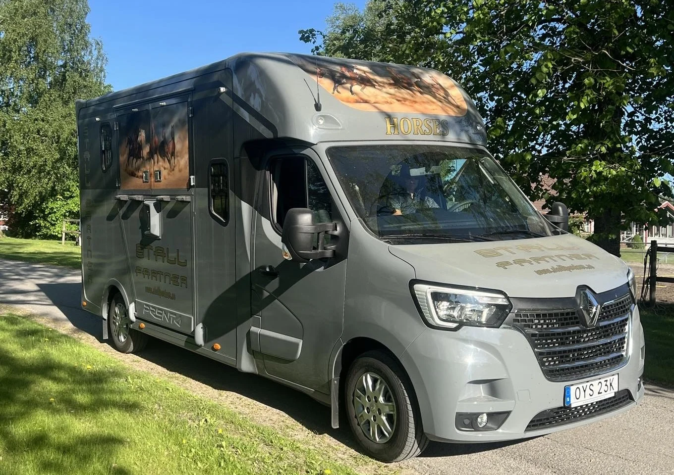 Hyr hästtransport – Renault Master